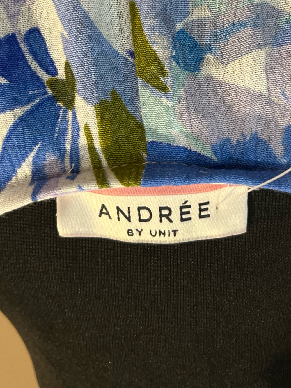 ANDREE BY UNIT Blue and White Floral V-Neck Tunic - Picture 6 of 7